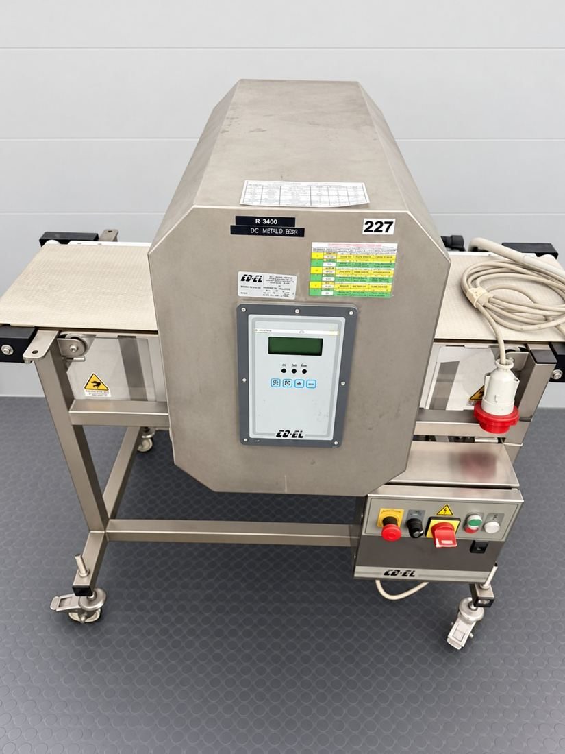 CO-EL tunnel metal detector with conveyor